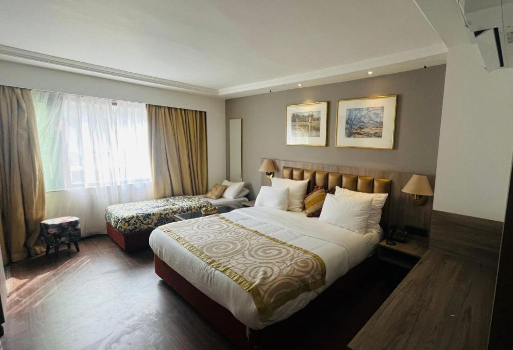 Dal Lake Hotel | Hotel Lake View Kashmir
