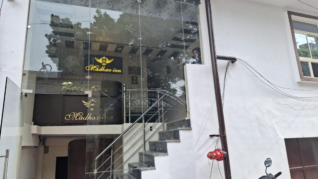Charbagh Hotel | Hotel Madhav Inn Top family hotels business hotels best couple friendly hotel in lucknow