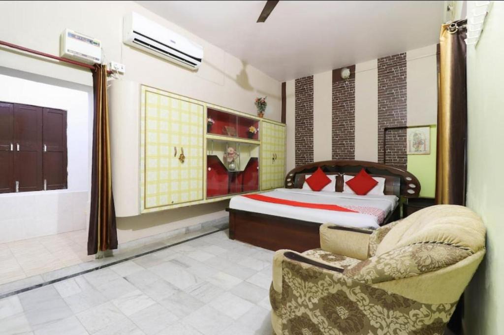 Misrikh Apartment | Hotel madhava