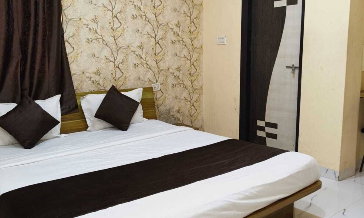 Rau Hotel | Hotel Moon Light Indore