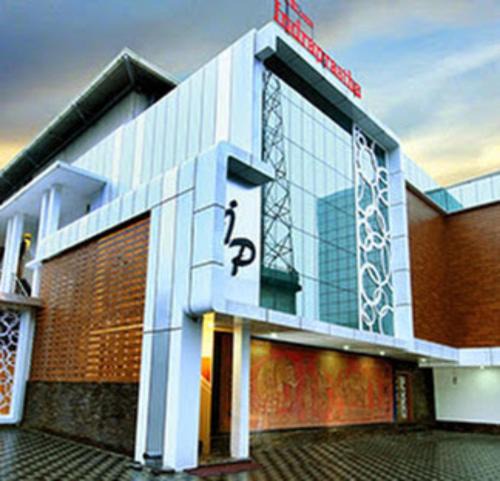 Adoor Hotel | Hotel New Indraprastha