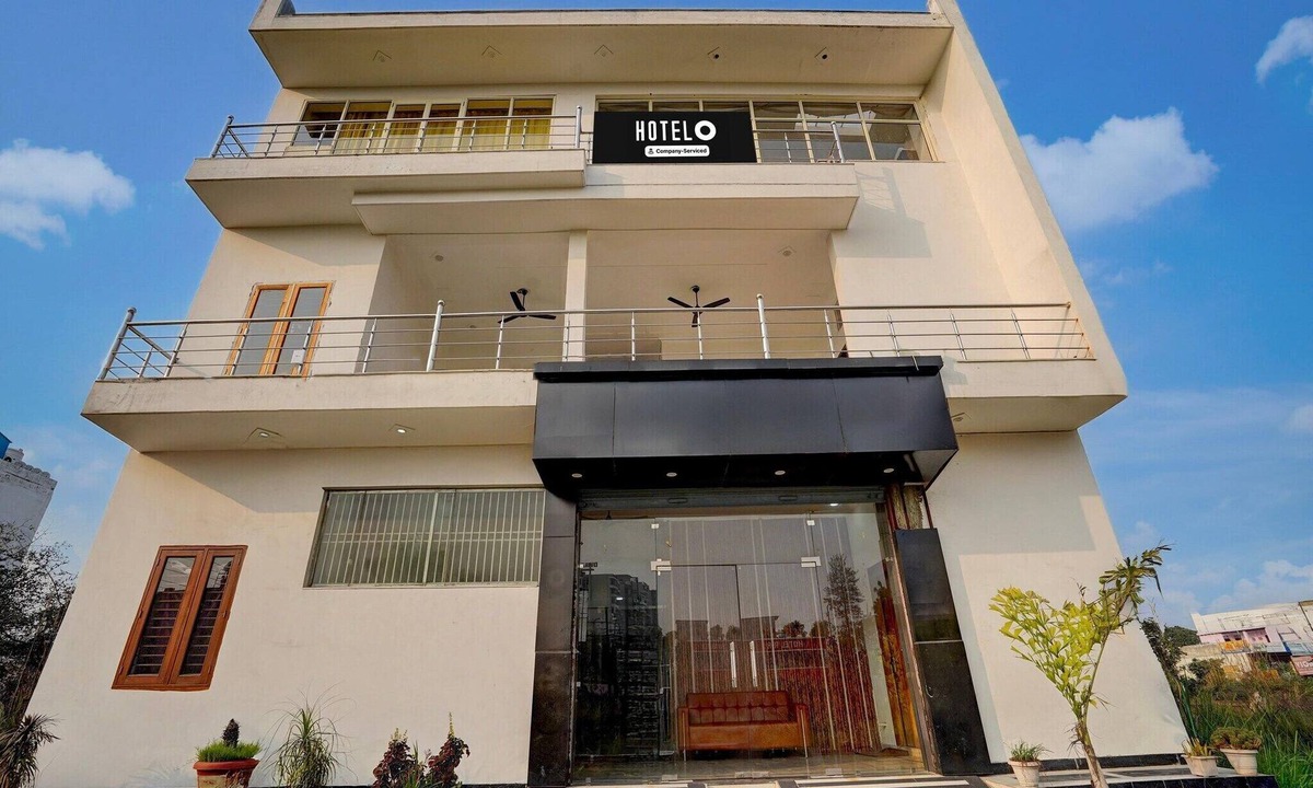 Meerut House | Hotel O Chhatrapati Shivaji Hospital