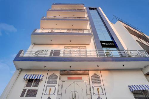 Sector 49 Hotel | Hotel O Golf Inn Rooms