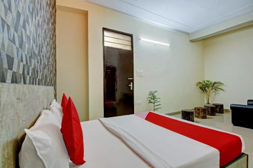Noida Hotel | Hotel O Sky In Near By Sector 62