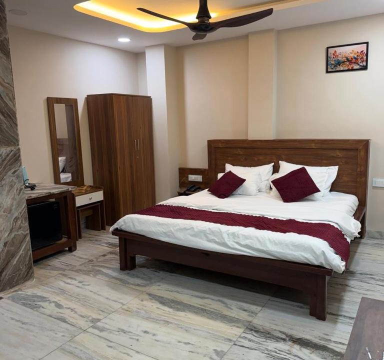 Omkareshwar Hotel | Hotel Omkara View Palace