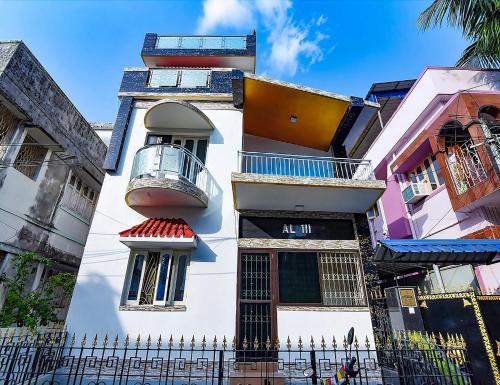 Sector II House | Hotel Shivalaya Near Sec-V Metro