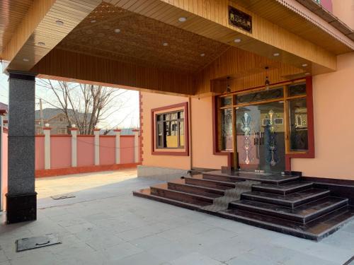 Srinagar Hotel | Hotel Shuhrah-I-Afaq - Near Srinagar Airport
