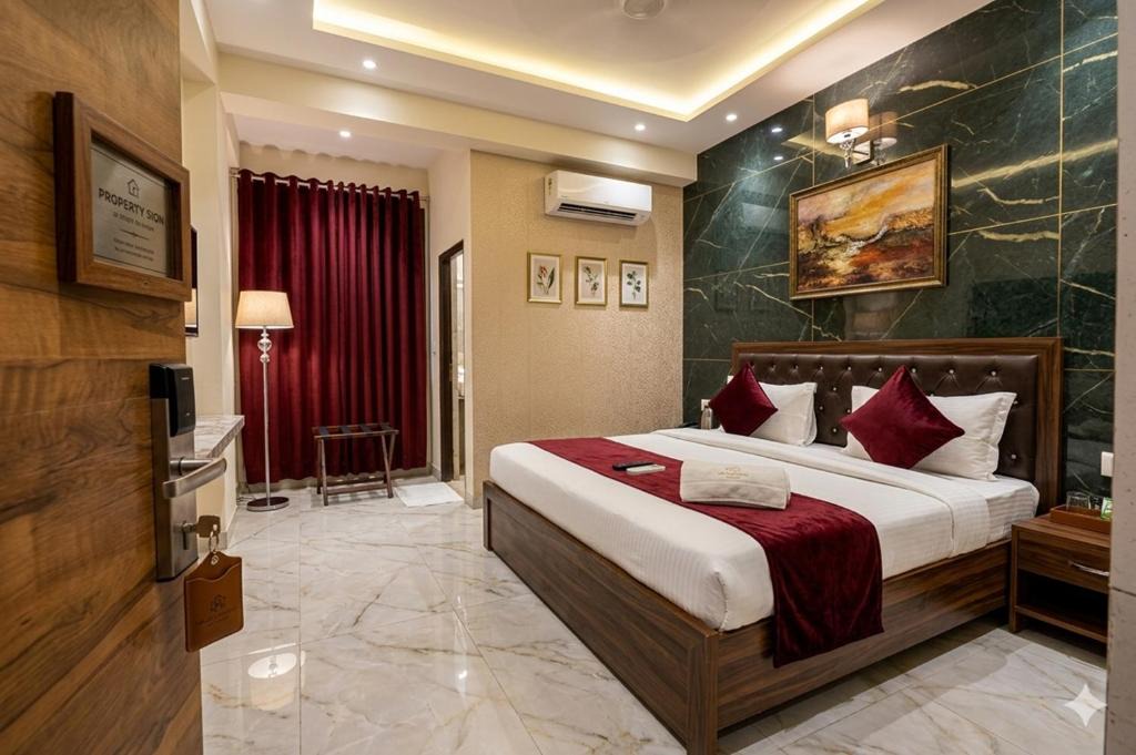 Kaushambi Hotel | Hotel SPS 5 Mints Walking From Kaushambi Delhi Metro Station