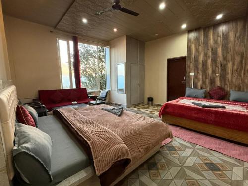 Sakalana Range Hotel | Hotel Sunrise Inn & Restaurant, Kanatal