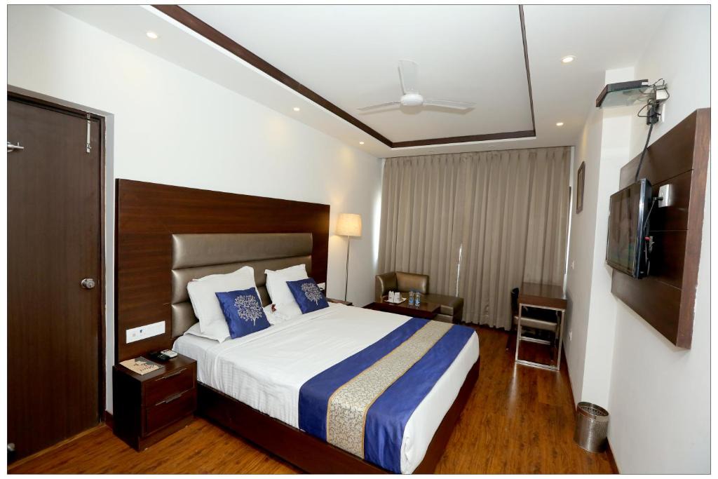 Mahipalpur Hotel | Hotel The R Blues - Near IGI Airport New Delhi
