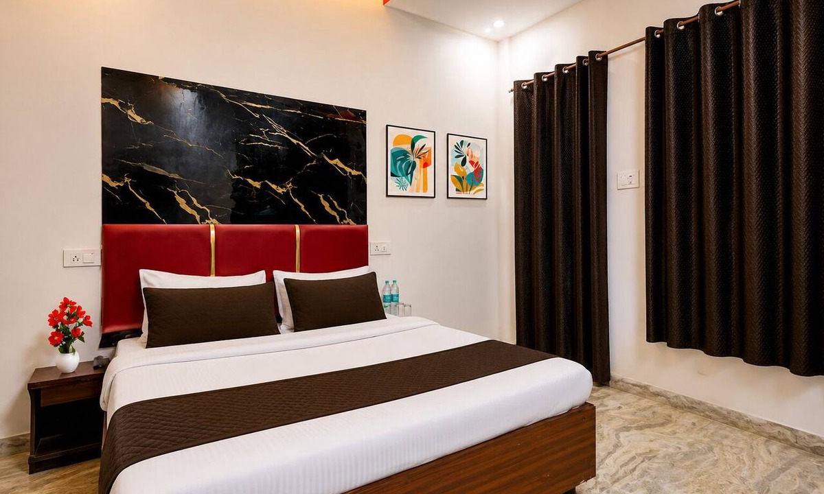 Chandigarh Hotel | Hotel The Red Hut