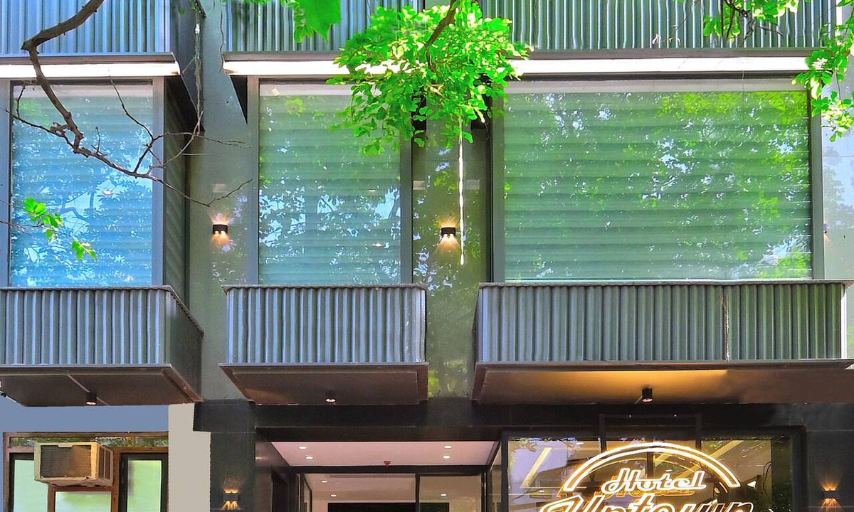 Paharganj Hotel | HOTEL UPTOWN - Luxury Restaurant & Rooftop Near Connaught Place