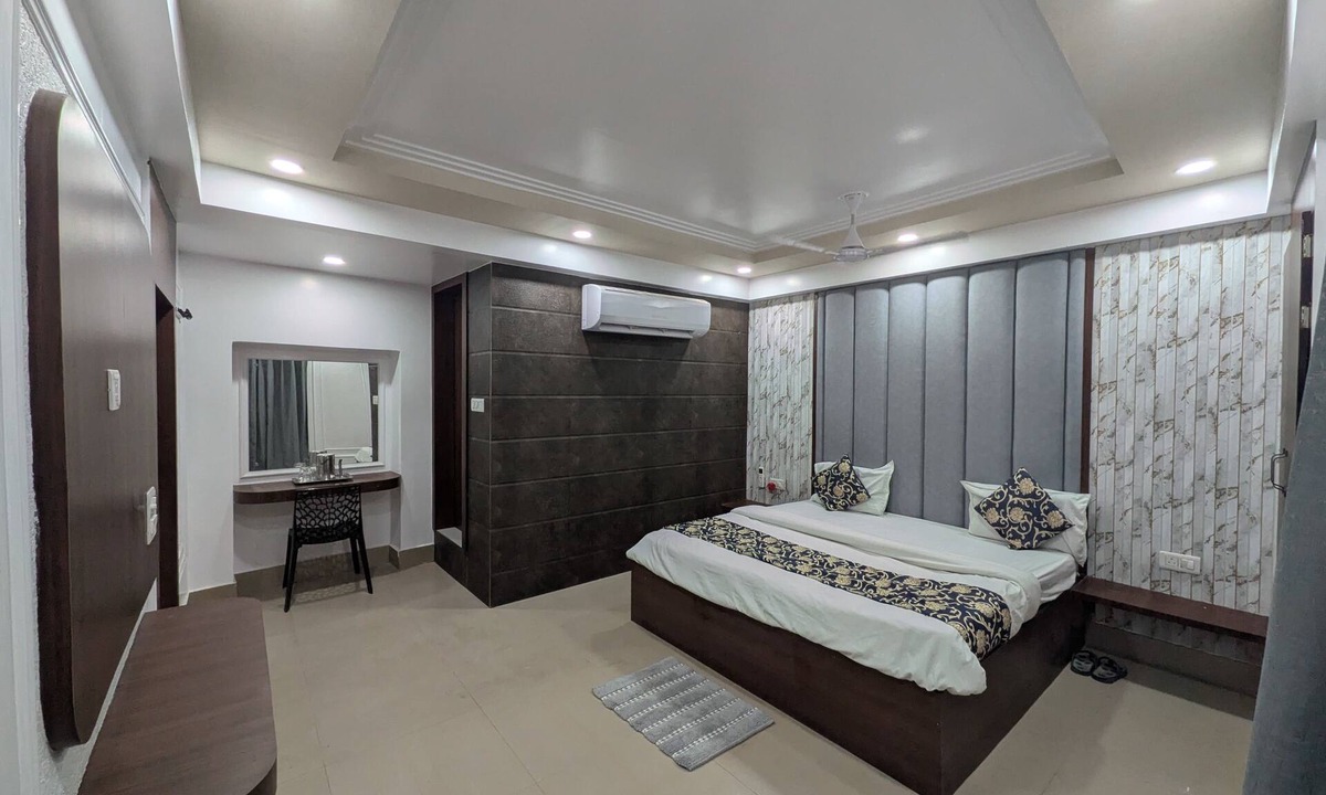 Aligarh Hotel | Hotel Vrindavan Palace