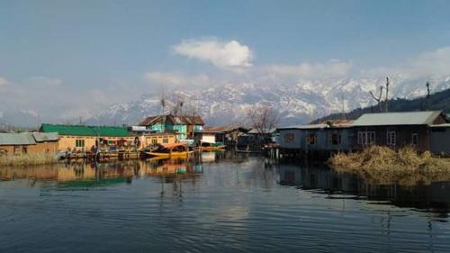 Hardoi House | Houseboat