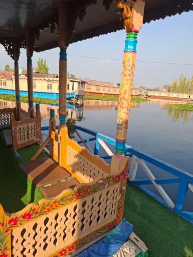Dal Lake Bed & Breakfast | Houseboat Shagoo