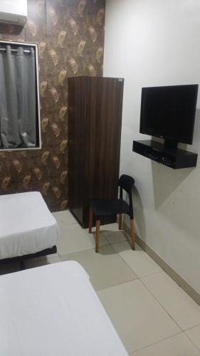 Dehradun Hotel | ISBT DEHRADUN HOTEL RB PARADiSE