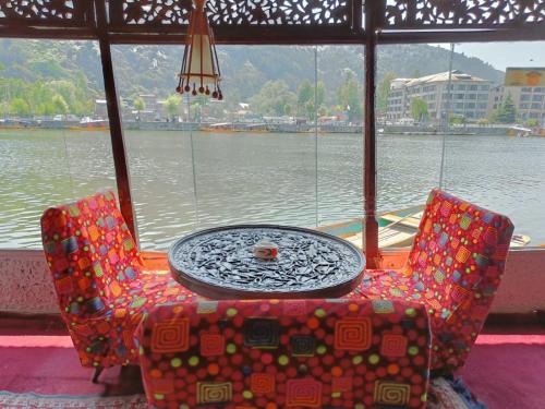 Dal Lake House | Island hotel and homestay
