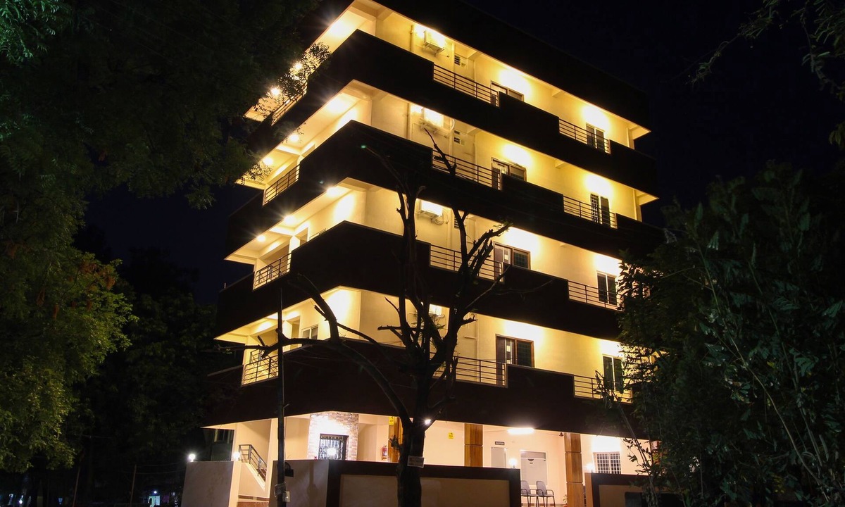 Tirupati Hotel | Itsy Hotels Riyas Grand