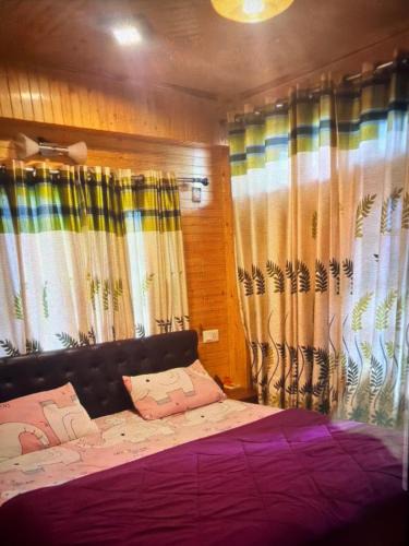 Shimla Bed & Breakfast | Jakhu heights B&B