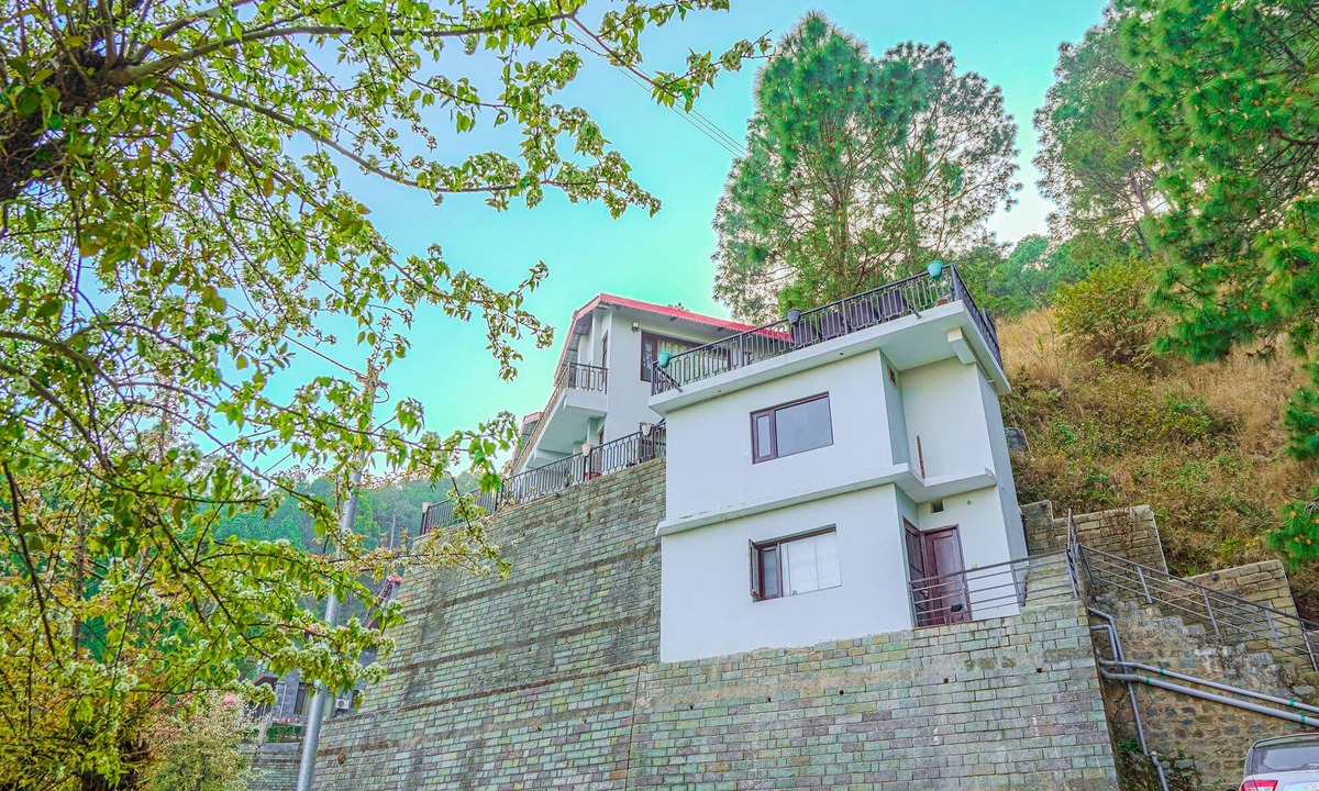 Kasauli Villa | Kia Kasauli - 3 BHK, Villa with Kitchen+BonFire+Cook