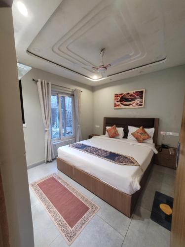 Bhimtal Hotel | Lakeview RnR Premium stay