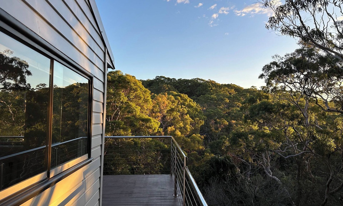 Bundeena House | Large architect designed home directly overlooking the Royal National Park