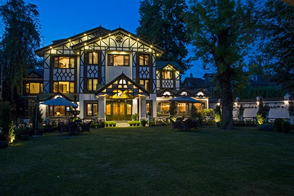 Srinagar Hotel | Lemon Tree Hotel Srinagar