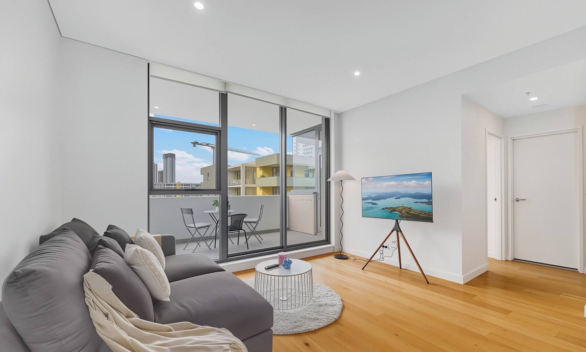 Macquarie Park Apartment | Light-Filled 2-bedroom apartment in Macquarie Park with Parking pool and gym