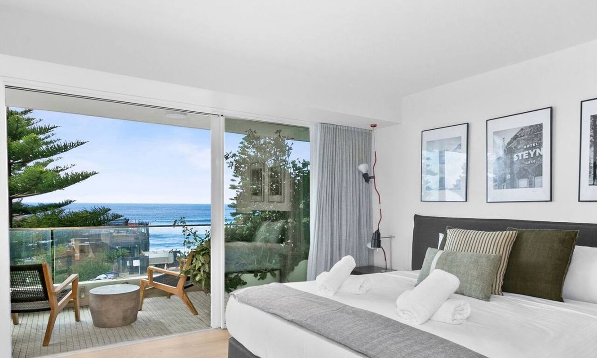 Manly Apartment | Luxury 3 Bedroom Apartment Steps from World Famous Manly Beach