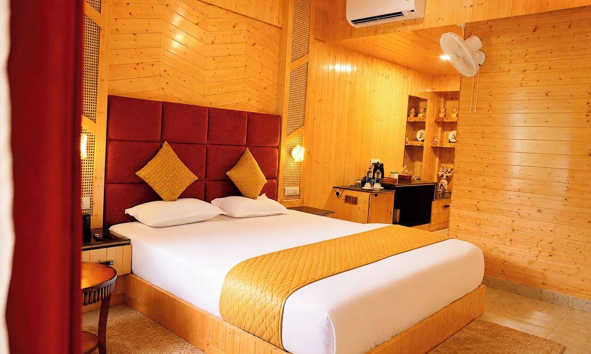 Shivanandi Hotel | Luxury Hotel S-D-K