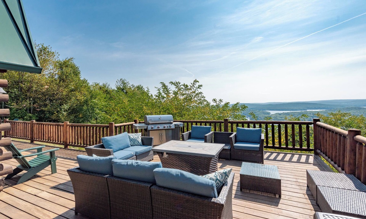 Mountainside House | Luxury Log Chalet Overlooking Deep Creek