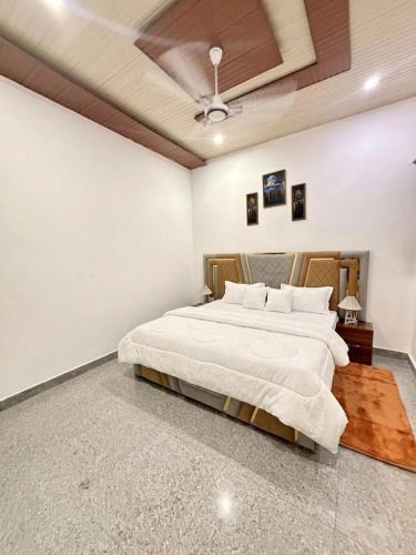Jammu Bed & Breakfast | Luxury Palm Stay