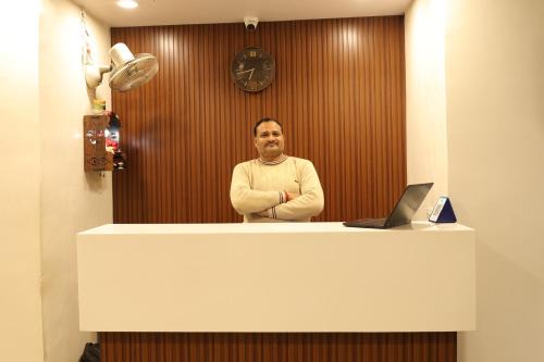 Jhansi Hotel | LUXURY ROOMS By HOTEL HARI PALACE