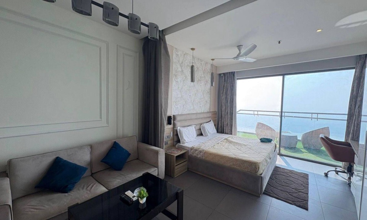 Noida Apartment | luxury stay at Supernova at 42nd floor ,Noida