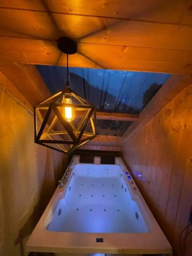 Banjar Other | Luxury Treehouse with Jacuzzi in Jibhi