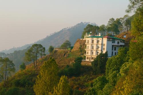 Lansdowne House | Maavaa Dreamland