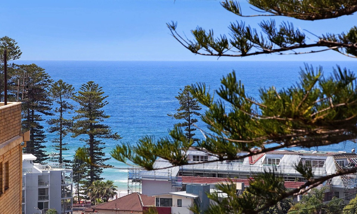 Manly House | Manly Beach surf and ocean view modern home-close walk surf beach, ferry, shops.