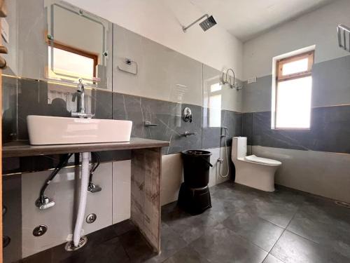 Kaza House | Middleland homestay kaza