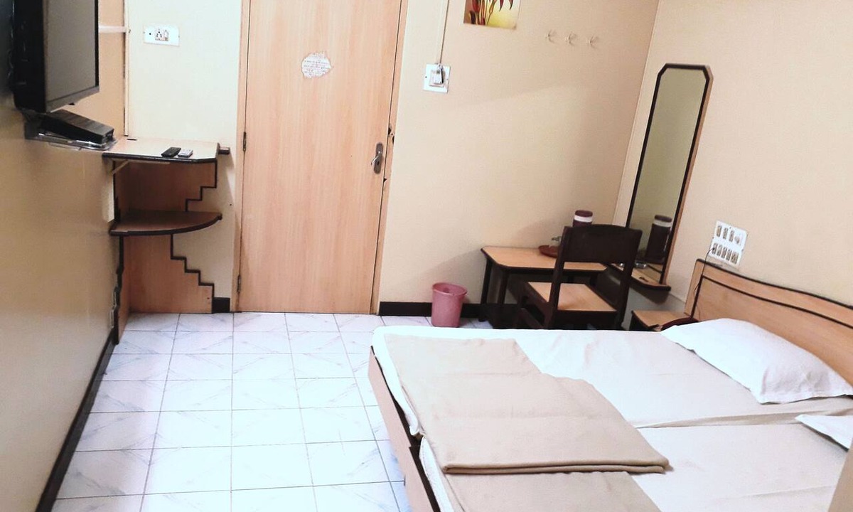 Girgaon House | Milan Guest House