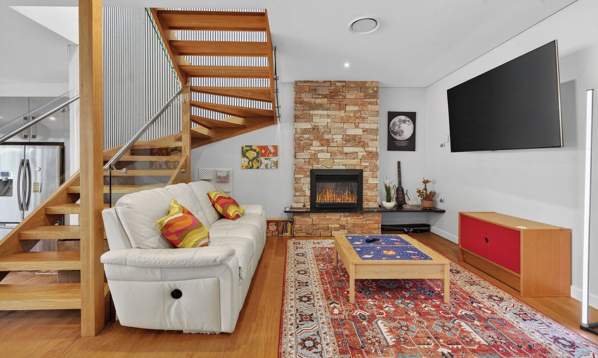 Leichhardt House | Modern 5 bedroom house near Sydney CBD with Pool, BBQ & Outdoor dining