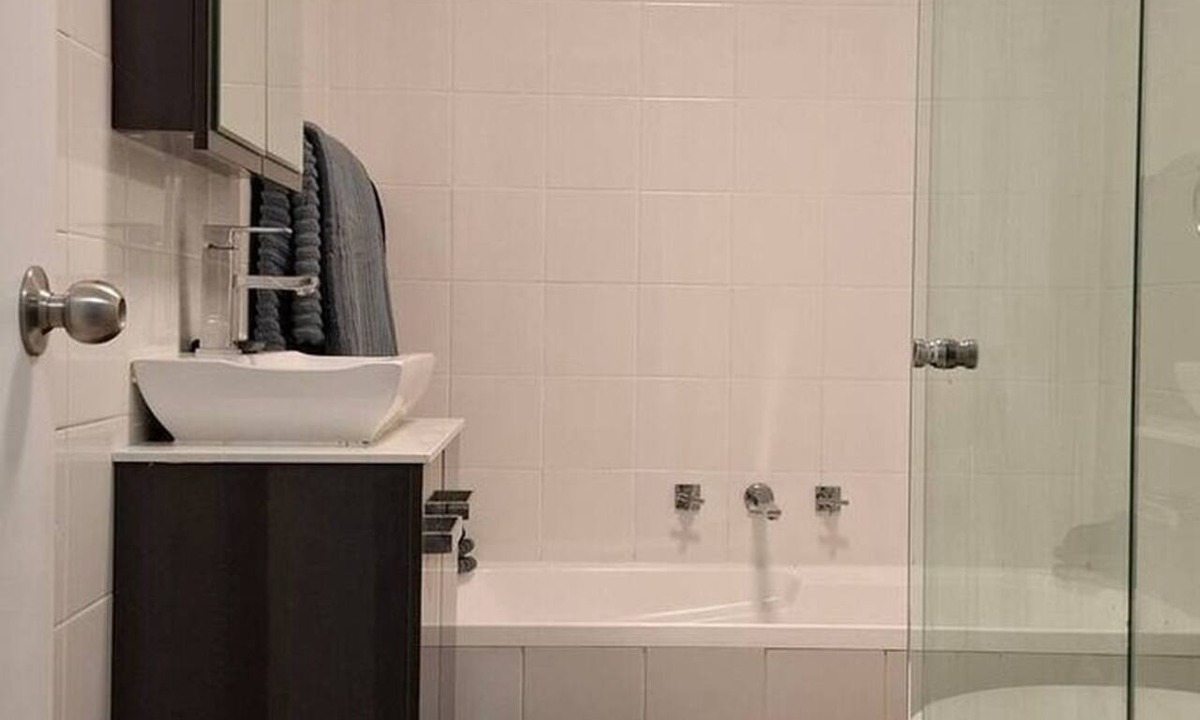 Redfern Apartment | Modern & comfortable apartment in Redfern Central 2guests 1 bedroom 2 beds 1bath