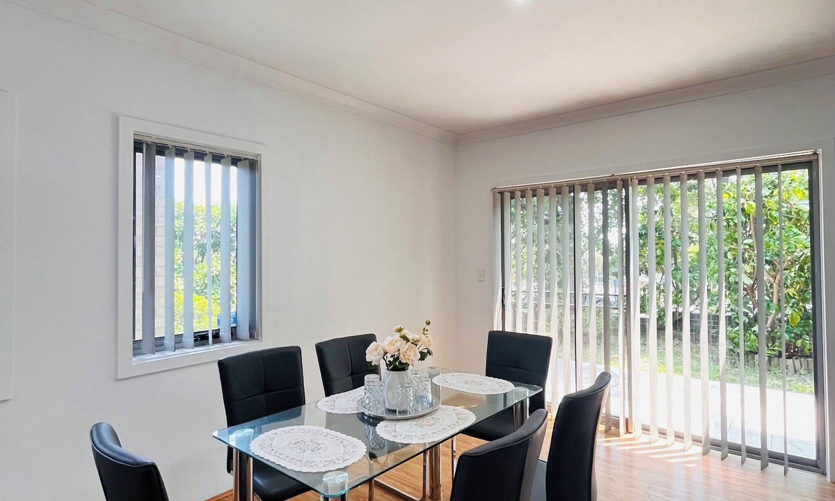 Narwee House | Modern large 3bedroom Family home within 6 minutes to station and local shop