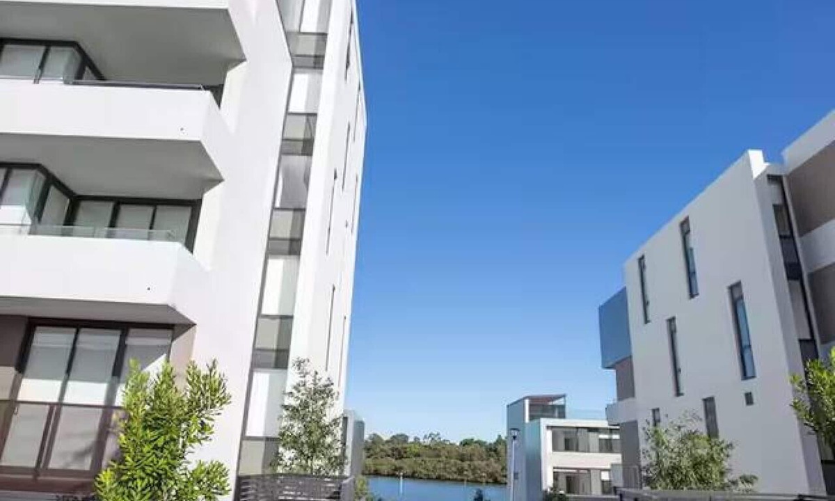 Mortlake Apartment | Mortlake 2BR Apt by the Lake Bay with Nice View