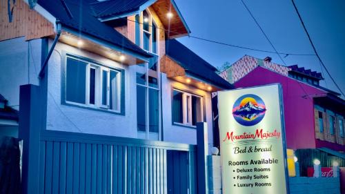Srinagar House | Mountain Majesty
