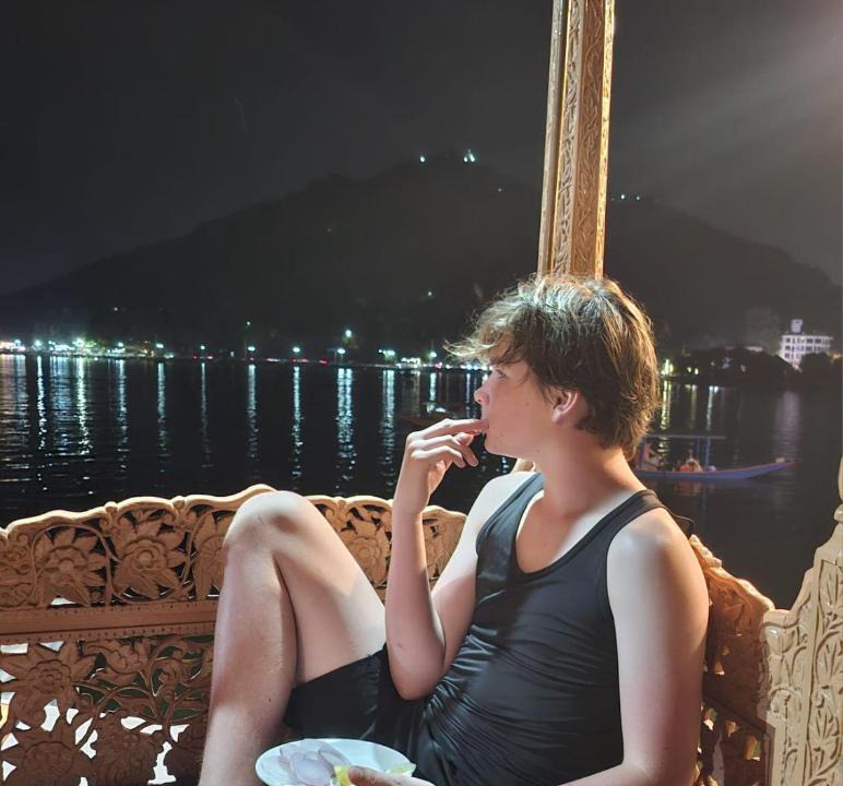 Dal Lake Boat Rental | New Alzira Royal Heritage Houseboats