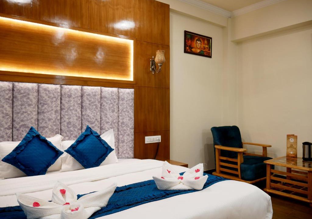 New Manali Hotel | New Ambika International Mall Road Hotel