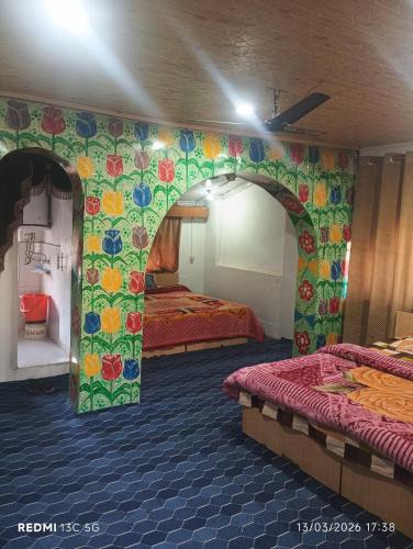 Dal Lake Hotel | New shalimar dal view