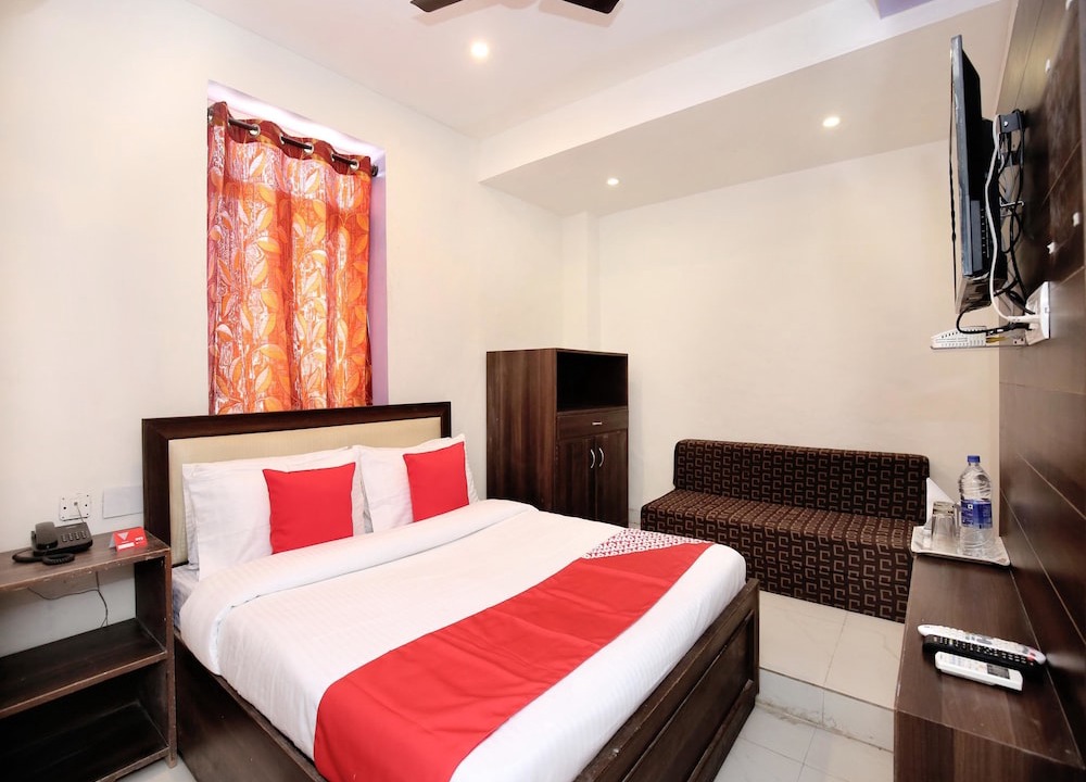 Sector 45 Hotel | OYO 8664 Hotel 1st Choice