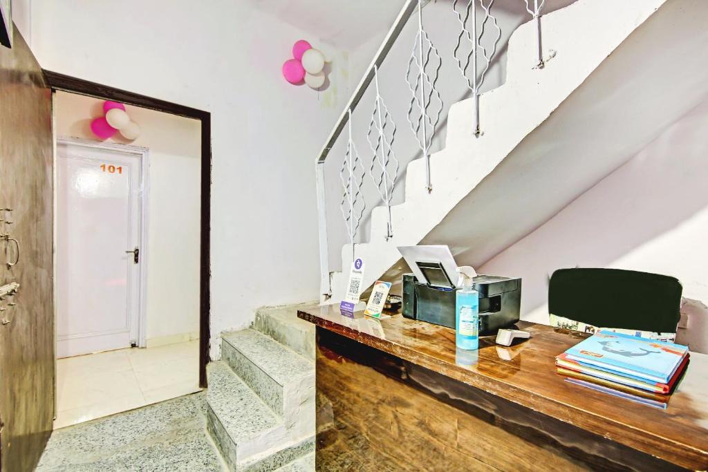 Dilshad Garden Hotel | OYO Flagship 79451 Blue Star