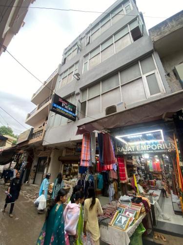 Sector 45 Hotel | Paras Hotel
